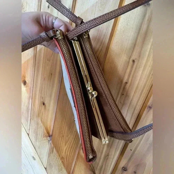 Nine West JADA Cross Bag Cream & Salmon Lining Multi Compartments 9 x 8 x 5 - Picture 3 of 9